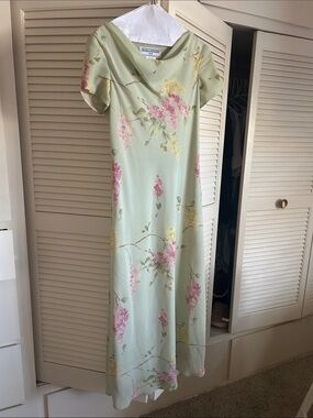 Jessica Howard Pastel Green Floral Maxi Dress with Pink & Yellow Flowers